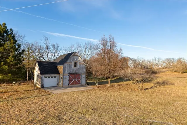$324,700 | 2530 Arkansas Terrace, Quenemo, KS 66528