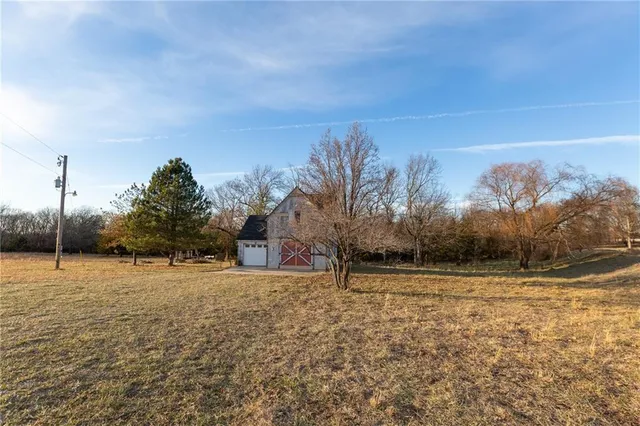 $324,700 | 2530 Arkansas Terrace, Quenemo, KS 66528