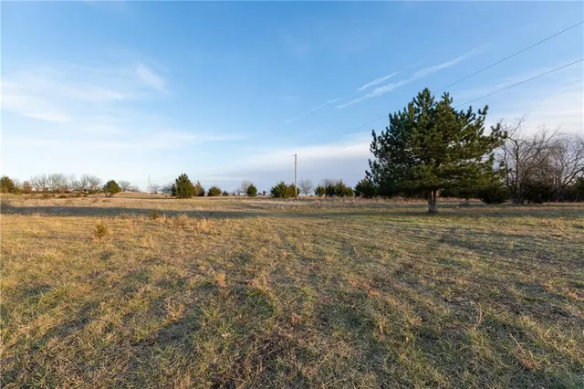 $324,700 | 2530 Arkansas Terrace, Quenemo, KS 66528