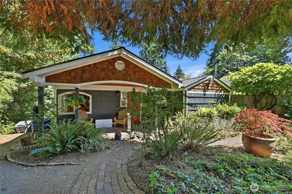 $895,000 | 18002 25th Avenue Northeast, Lake Forest Park, WA 98155