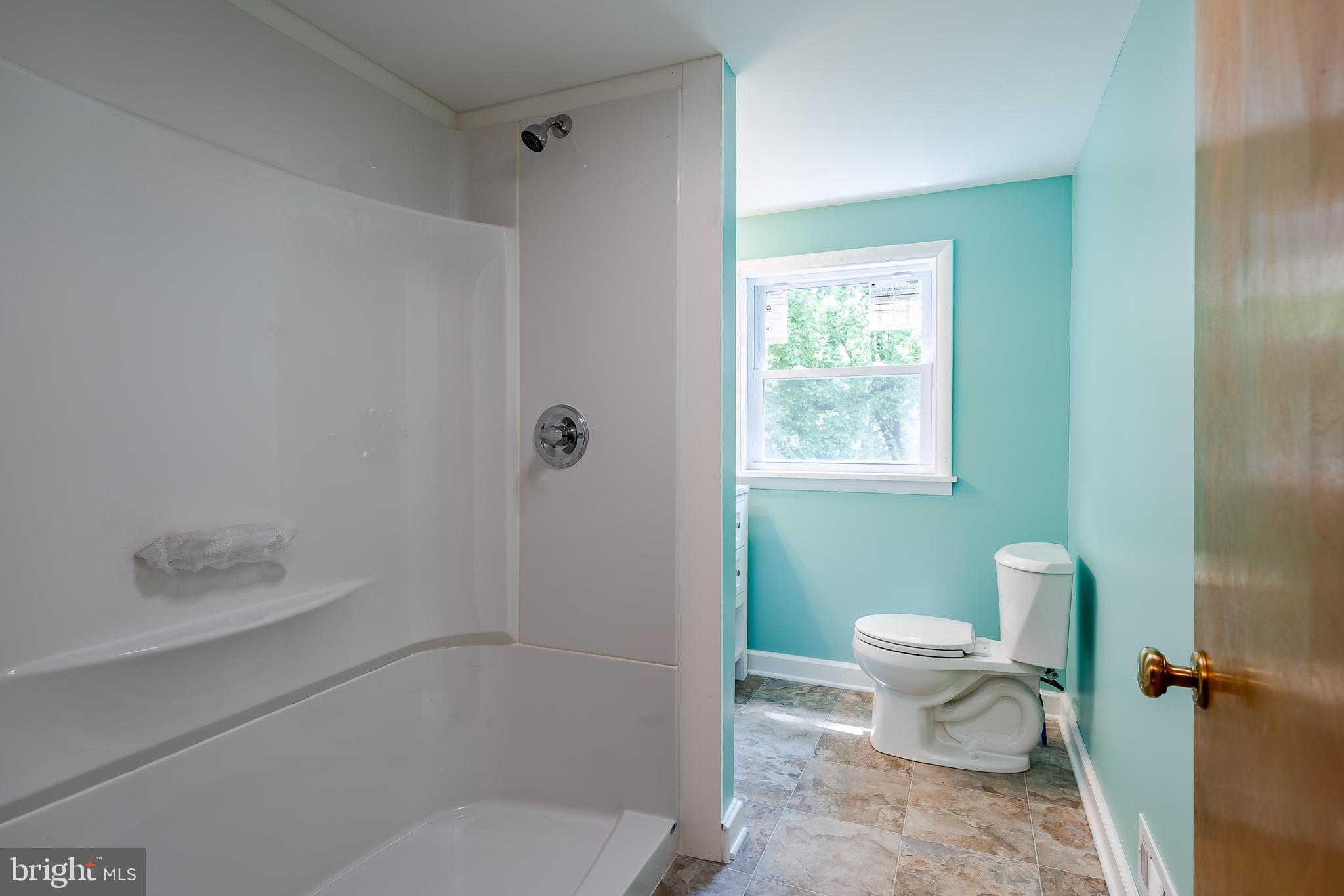 3226 State Hill Road Reading, PA 19608 - Photo 17 of 25 Upper Full Bathroom