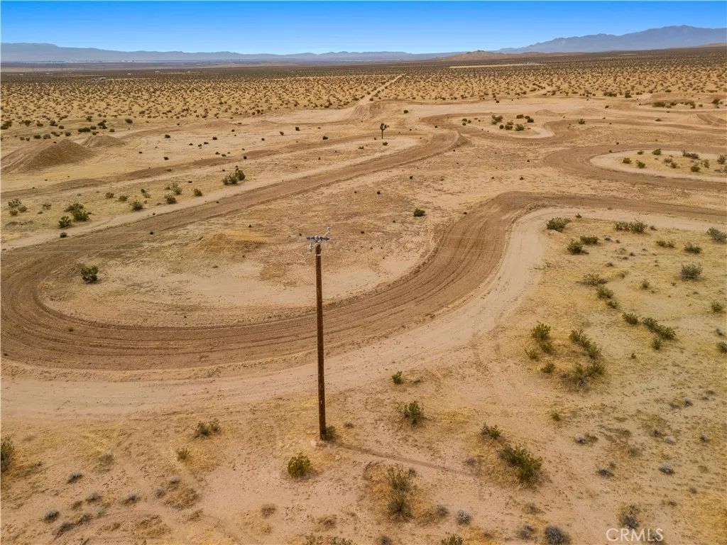 4625813 Drifting Sands Road Adelanto, CA 92301 - Photo 10 of 20