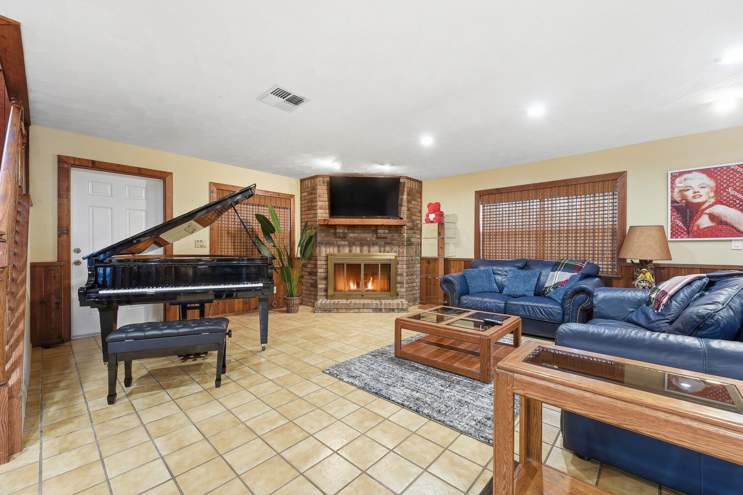 200 Windy Point Road Lake Placid, FL 33852 - Photo 23 of 74 a living room with furniture a flat screen tv and a fireplace