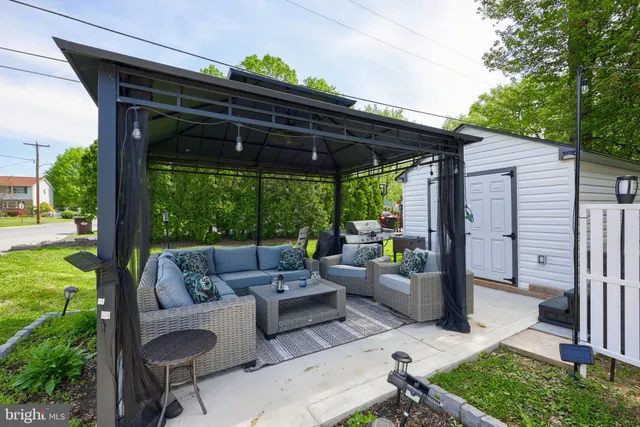 a patio with patio outdoor seating and yard