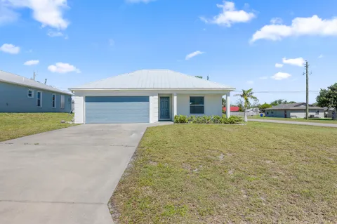 a view of a house with a yard and garage