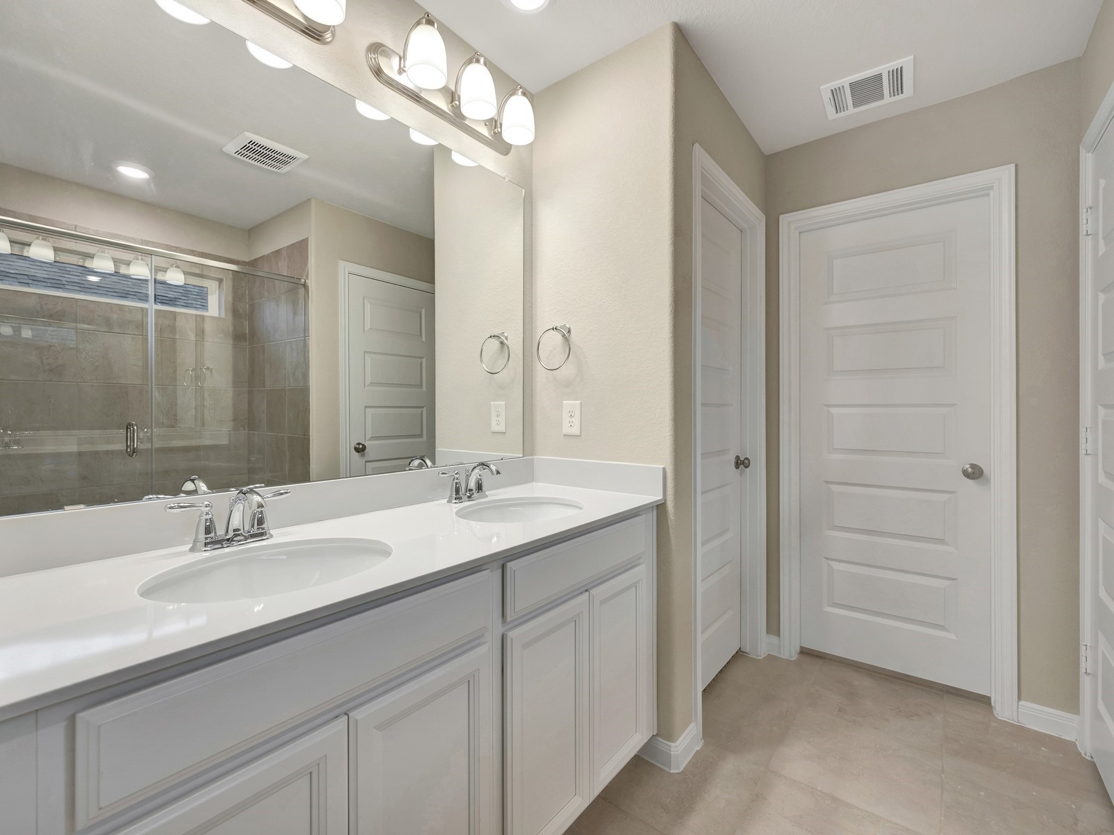 388 Sunrise Rnch Drive Montgomery, TX 77316 - Photo 22 of 27 Photo is not of the actual home, but is an inspirational photo of builder’s model home and may depict options, furnishings, and/or decorator features that are not included