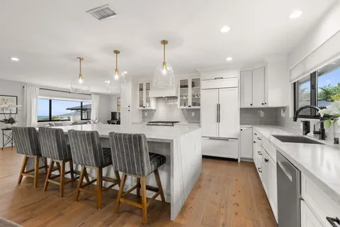 $3,600,000 | 8675 Glenwick Lane, La Jolla, CA 92037