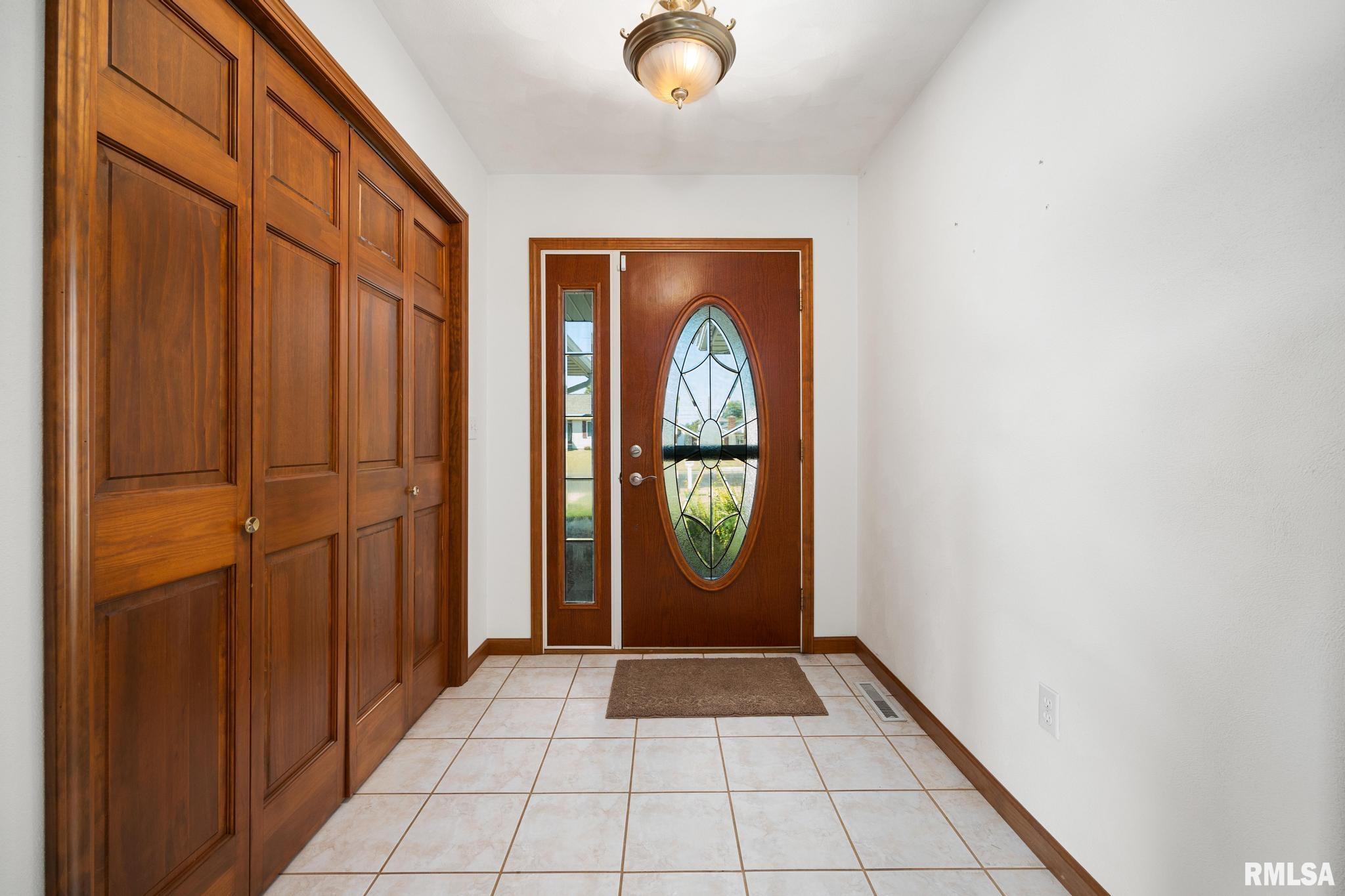 3902 South Sheffield Road Bartonville, IL 61607 - Photo 4 of 34 Gallery Image 4
