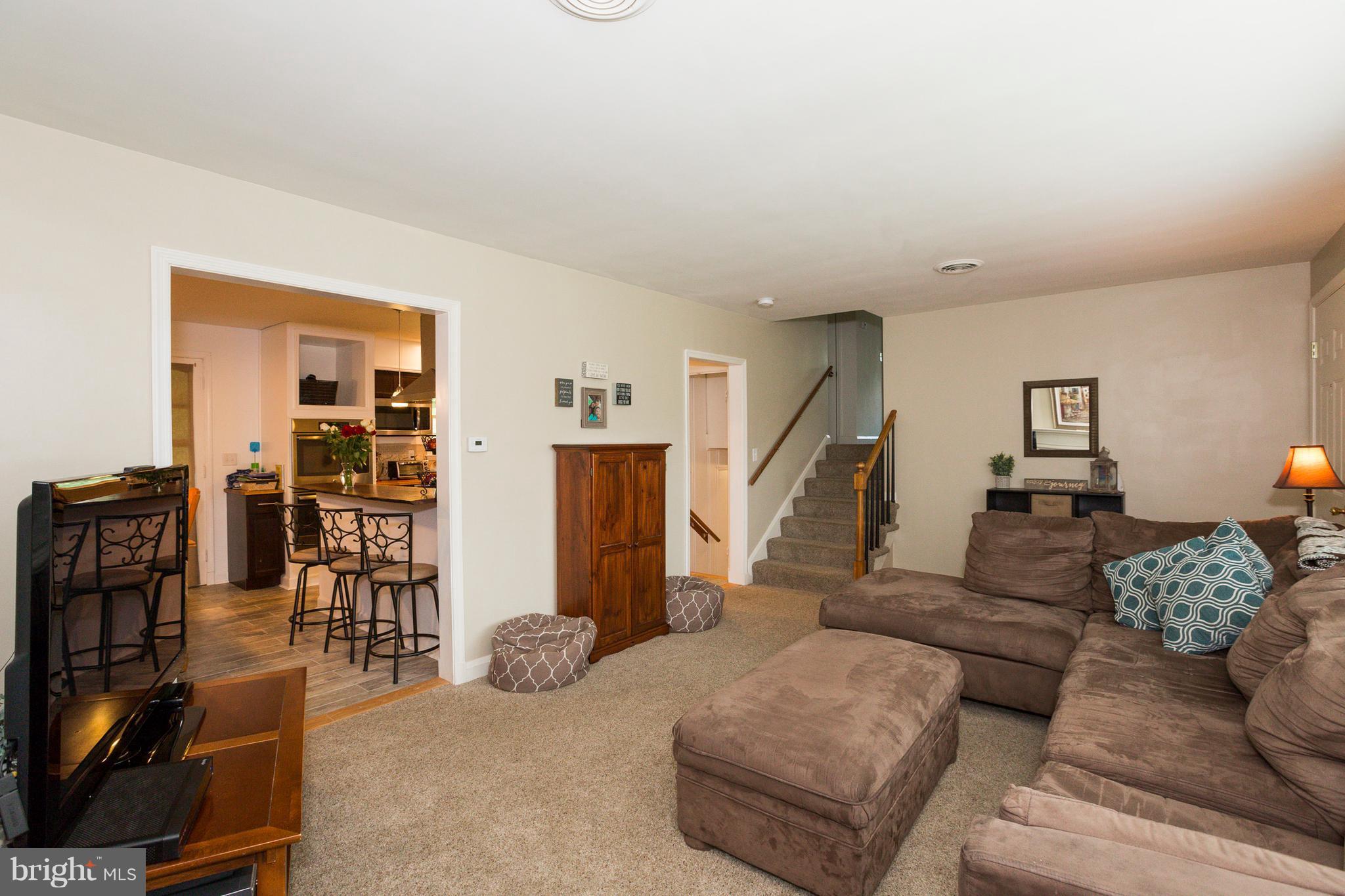 6607 Carroll Highlands Road Sykesville, MD 21784 - Photo 12 of 21 Living Room