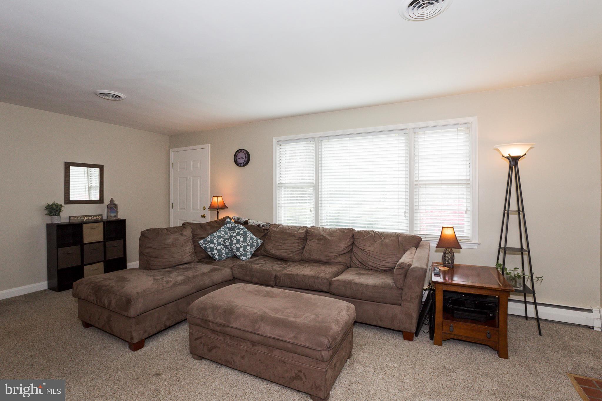 6607 Carroll Highlands Road Sykesville, MD 21784 - Photo 10 of 21 Living Room