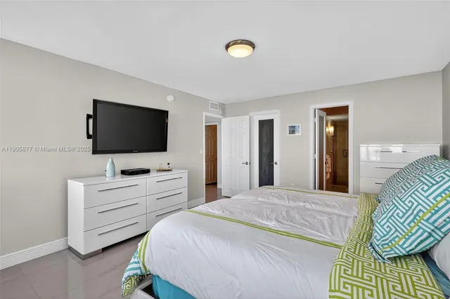 $825,000 | 7135 Collins Avenue, Unit 705, Miami Beach, FL 33141