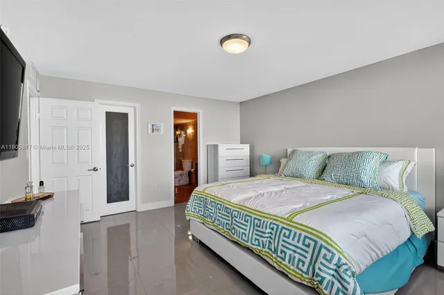 $825,000 | 7135 Collins Avenue, Unit 705, Miami Beach, FL 33141