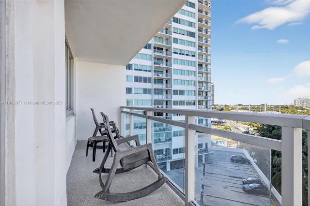 $825,000 | 7135 Collins Avenue, Unit 705, Miami Beach, FL 33141