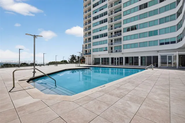 $825,000 | 7135 Collins Avenue, Unit 705, Miami Beach, FL 33141
