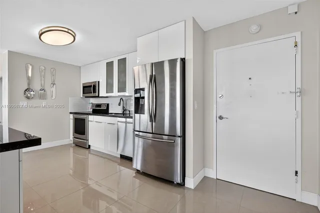 $825,000 | 7135 Collins Avenue, Unit 705, Miami Beach, FL 33141