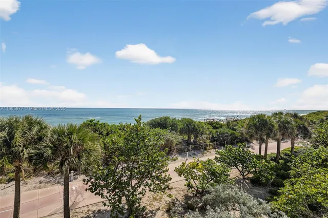 $825,000 | 7135 Collins Avenue, Unit 705, Miami Beach, FL 33141