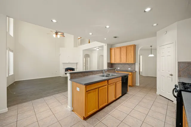 $2,750 | 7711 Summer Shore Drive, Rosenberg, TX 77469