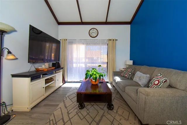 $405,000 | 18756 Mandan Street, Unit 1514, Canyon Country, CA 91351