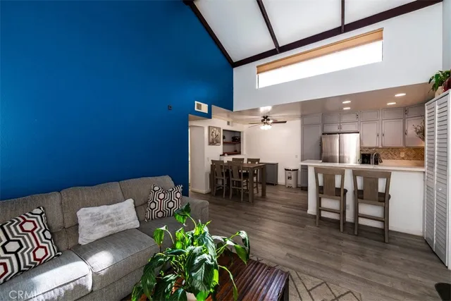 $405,000 | 18756 Mandan Street, Unit 1514, Canyon Country, CA 91351