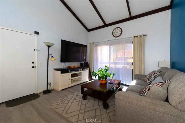 $405,000 | 18756 Mandan Street, Unit 1514, Canyon Country, CA 91351