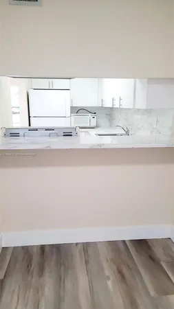 $2,500 | 2221 West 52nd Street, Unit 301, Hialeah, FL 33016