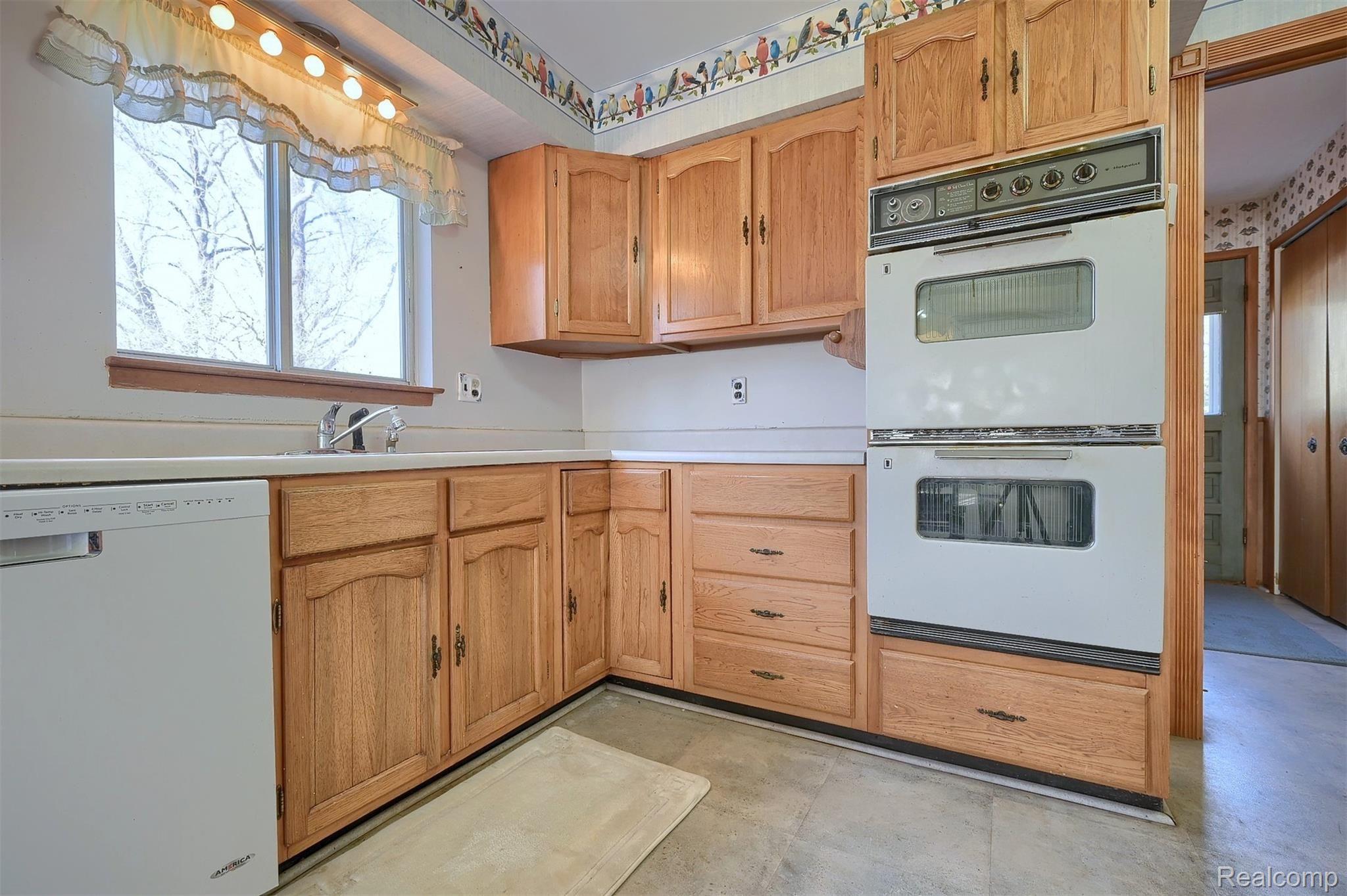 54400 9 Mile Road South Lyon, MI 48178 - Photo 12 of 37 12-Kitchen-2nd-View.jpg