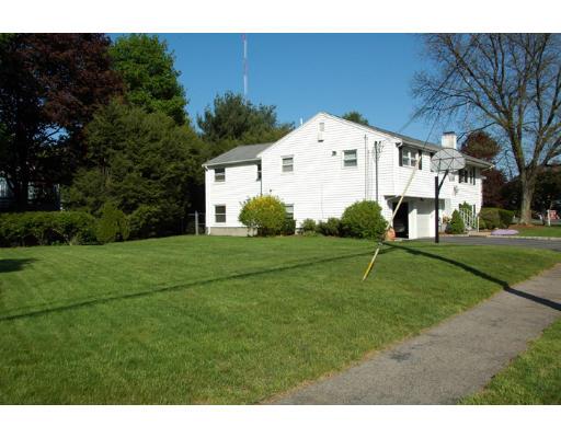 52 Noanett Road Needham, MA 02494 - Photo 3 of 16