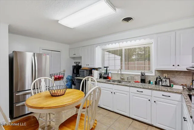 $228,000 | 5320 Meadow Oaks Park Drive, Jackson, MS 39211