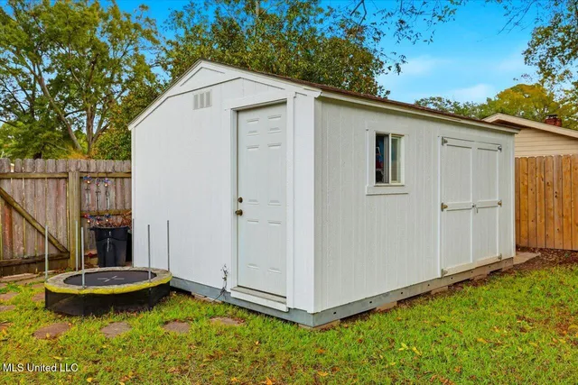 $228,000 | 5320 Meadow Oaks Park Drive, Jackson, MS 39211