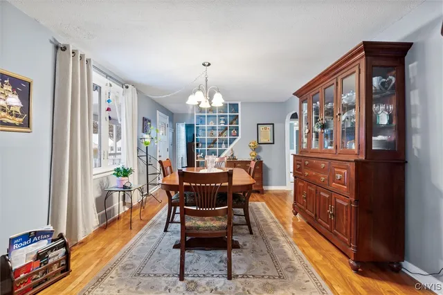 $299,900 | 104 Orchard Drive East, Salina, NY 13212