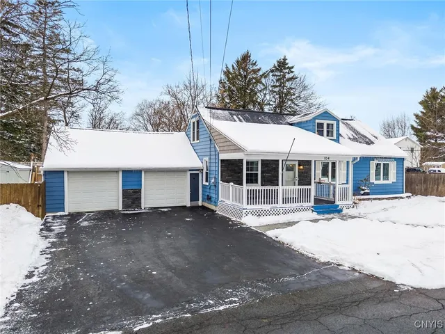 $299,900 | 104 Orchard Drive East, Salina, NY 13212