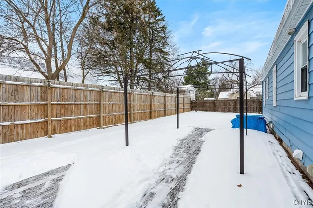 $299,900 | 104 Orchard Drive East, Salina, NY 13212