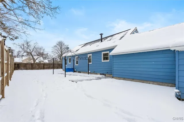 $299,900 | 104 Orchard Drive East, Salina, NY 13212