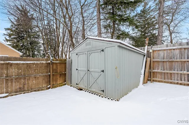 $299,900 | 104 Orchard Drive East, Salina, NY 13212