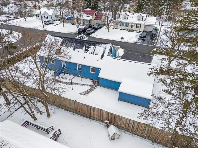 $299,900 | 104 Orchard Drive East, Salina, NY 13212