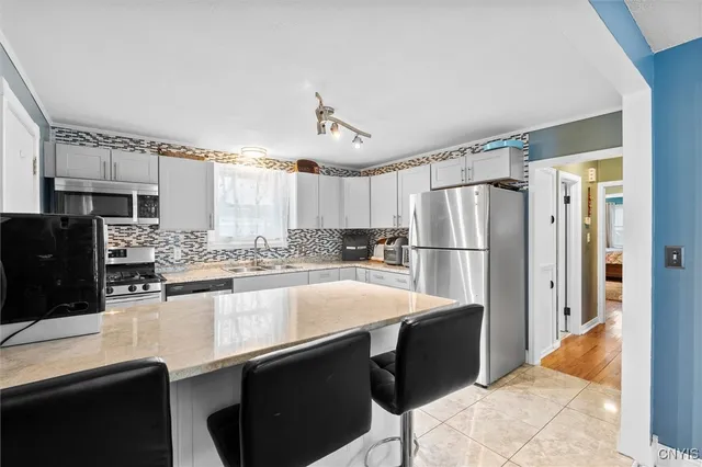 $299,900 | 104 Orchard Drive East, Salina, NY 13212