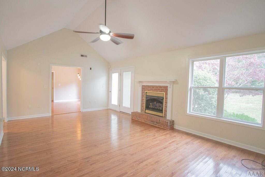 Photos are from prior to Sellers moving in.