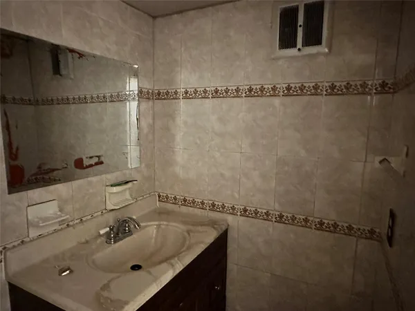 $1,850 | 5900 Northwest 17th Place, Unit 103, Sunrise, FL 33313