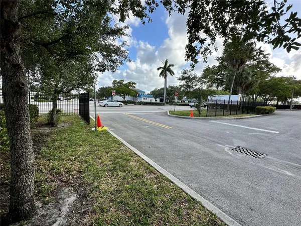 $1,850 | 5900 Northwest 17th Place, Unit 103, Sunrise, FL 33313