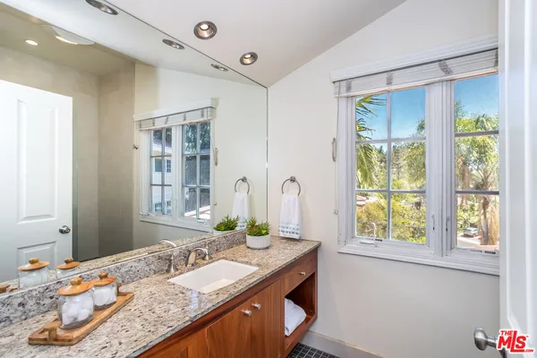 $17,500 | 941 North Norman Place, Los Angeles, CA 90049