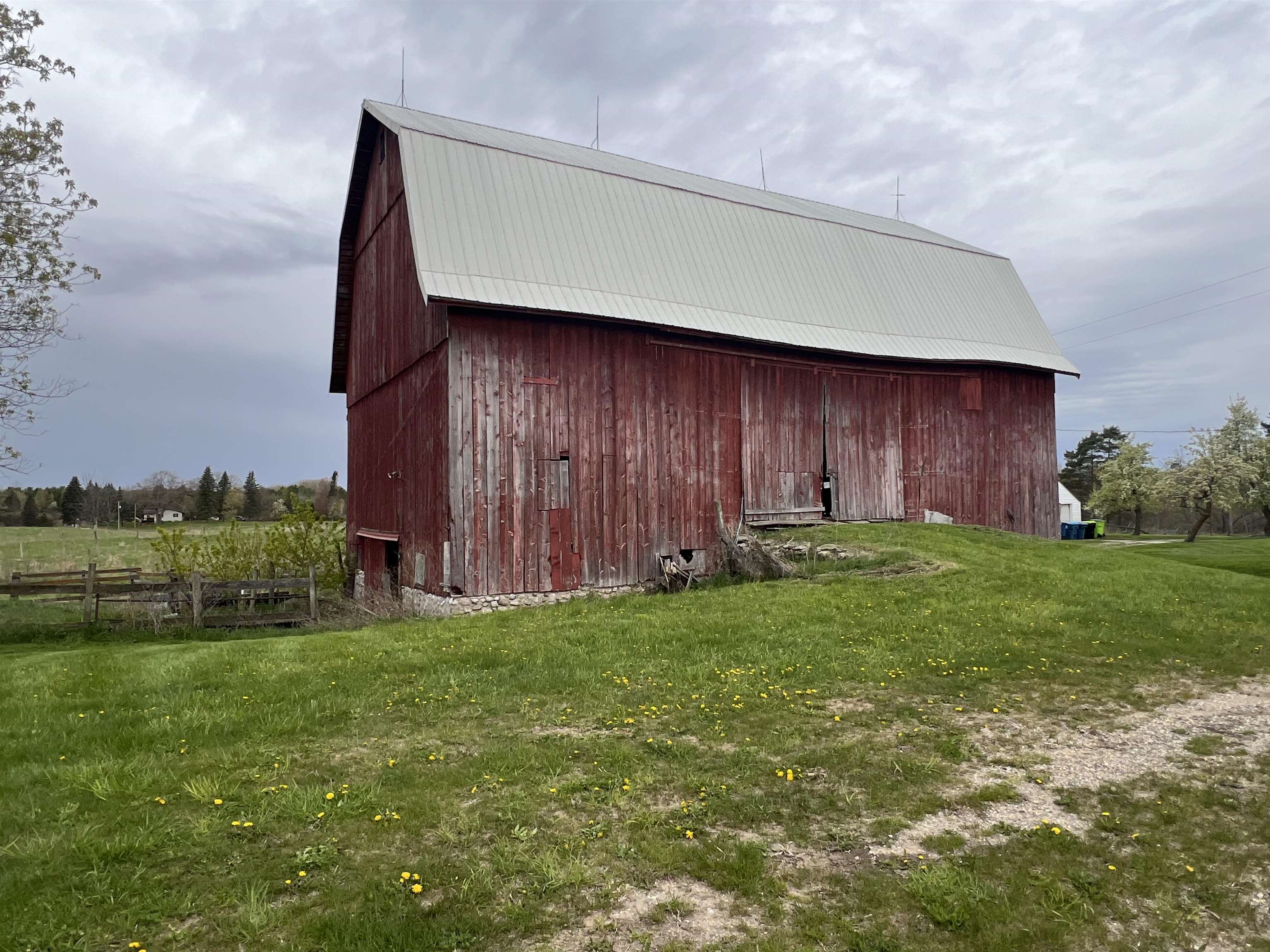 2699 Dutcher Road Gladwin, MI 48624 - Photo 8 of 37