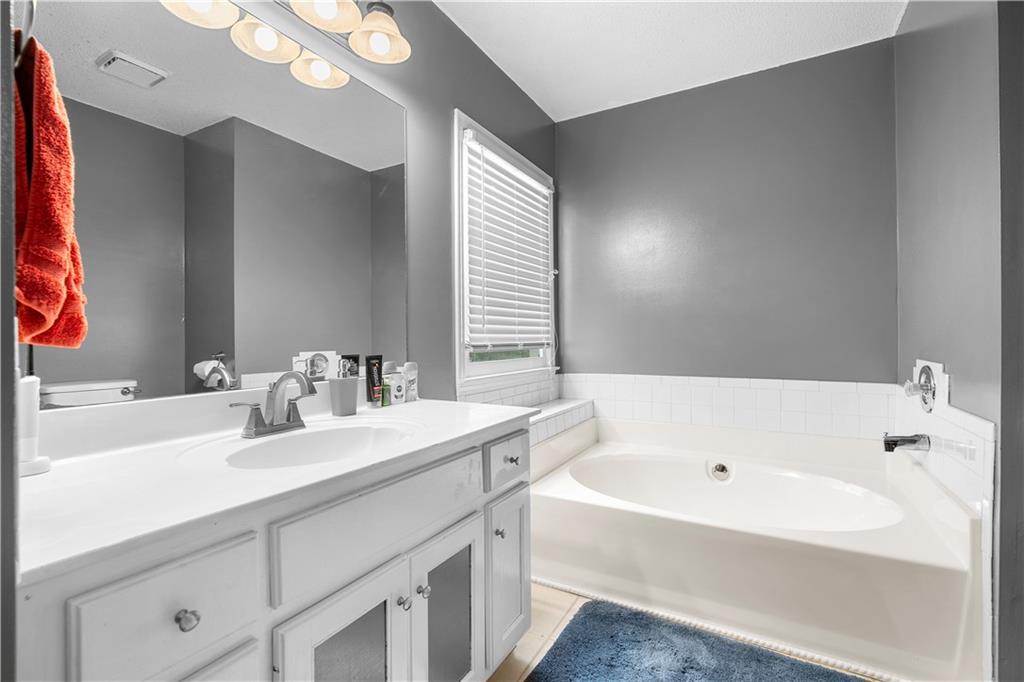 30 Azalea Drive Southeast Cartersville, GA 30121 - Photo 19 of 35 a bathroom with a bathtub and a sink