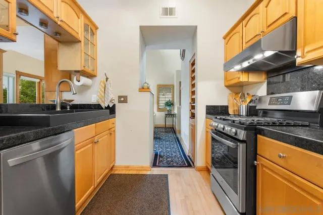 $1,926,864 | 457 Arden Drive, Encinitas, CA 92024