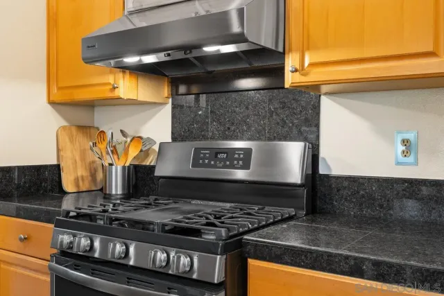 $1,926,864 | 457 Arden Drive, Encinitas, CA 92024