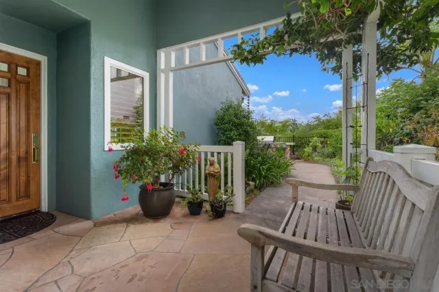 $1,926,864 | 457 Arden Drive, Encinitas, CA 92024