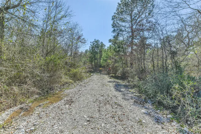 $400,000 | 35 Old Sign Road, Midway, TX 75852