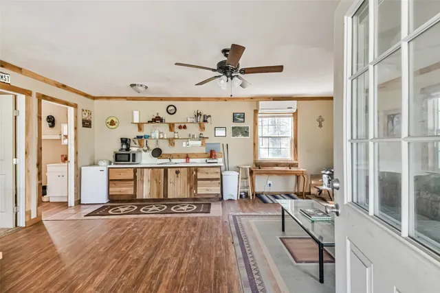 $400,000 | 35 Old Sign Road, Midway, TX 75852