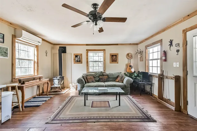 $400,000 | 35 Old Sign Road, Midway, TX 75852