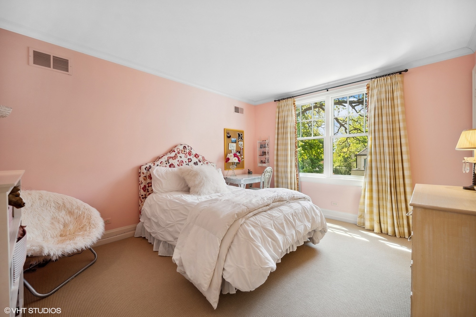 1024 Westmoor Road Winnetka, IL 60093 - Photo 20 of 38 a bedroom with a bed and a window