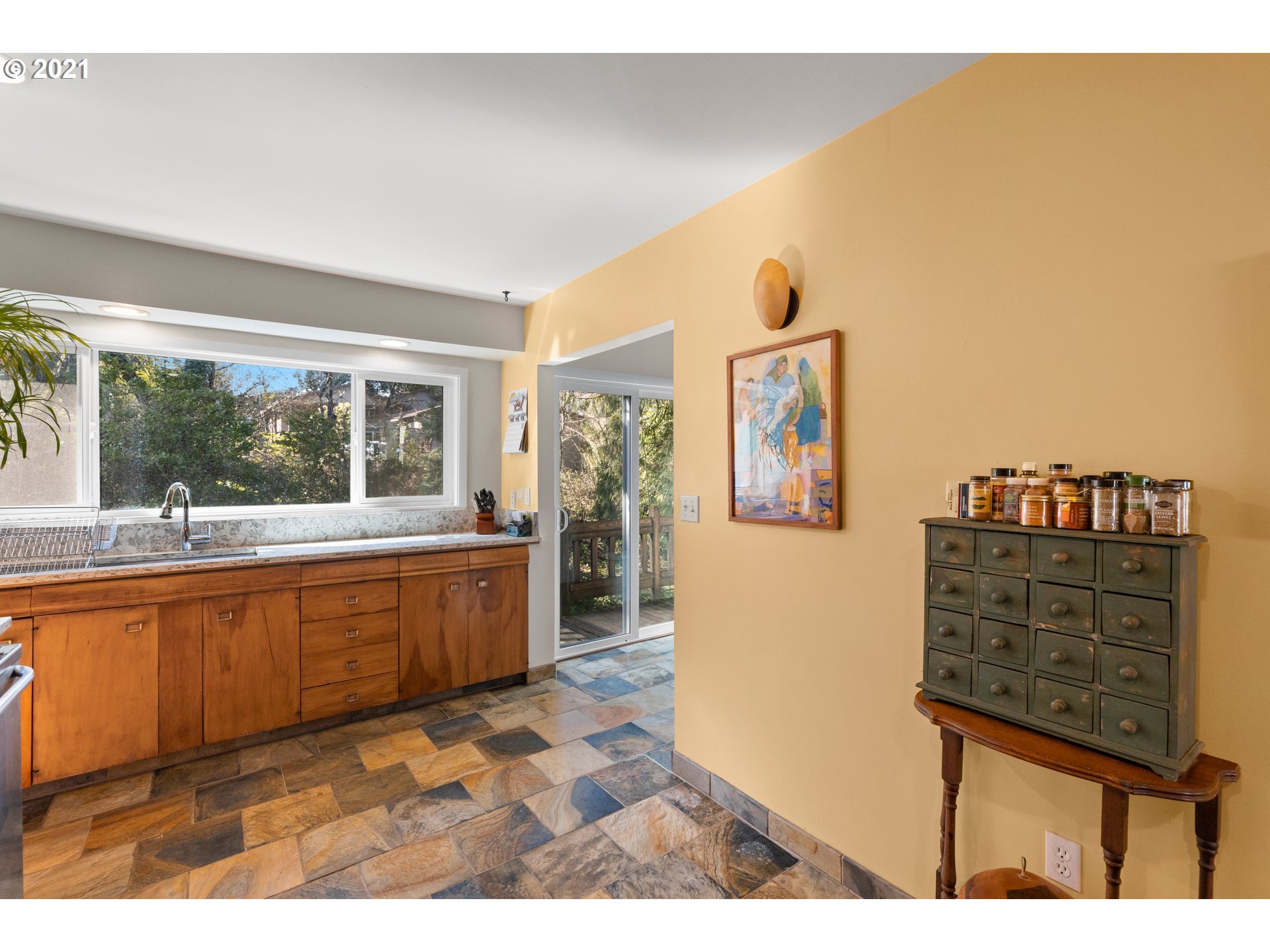 3651 Southwest Custer Street Portland, OR 97219 - Photo 13 of 32 Gallery Image 13